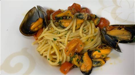 spaghetti con cozze e pomodorini